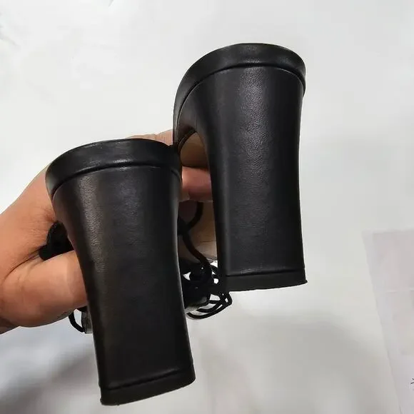 ALOHAS Unique Laced Heel in Black